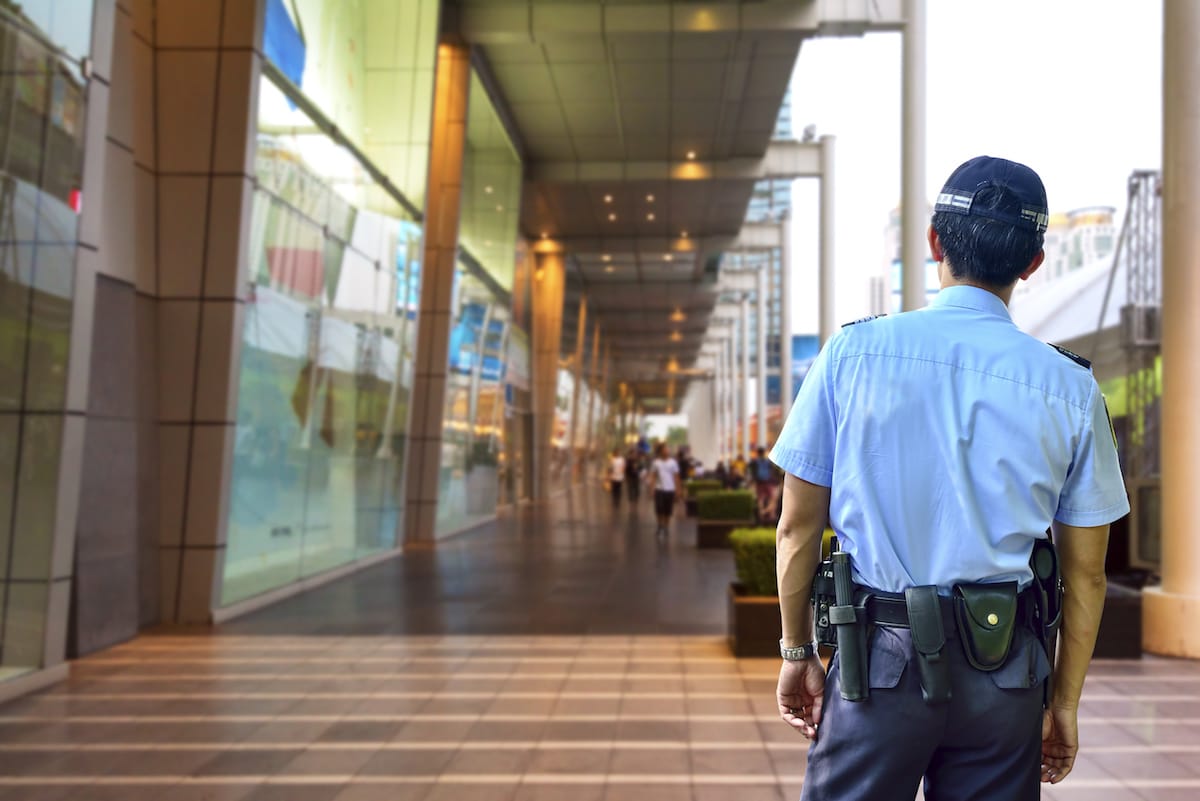 5 Reasons To Hire Security Guards For A Retail Business